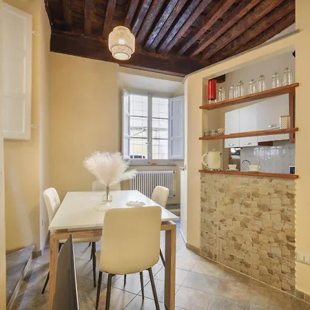 Lady Miranda Apartment